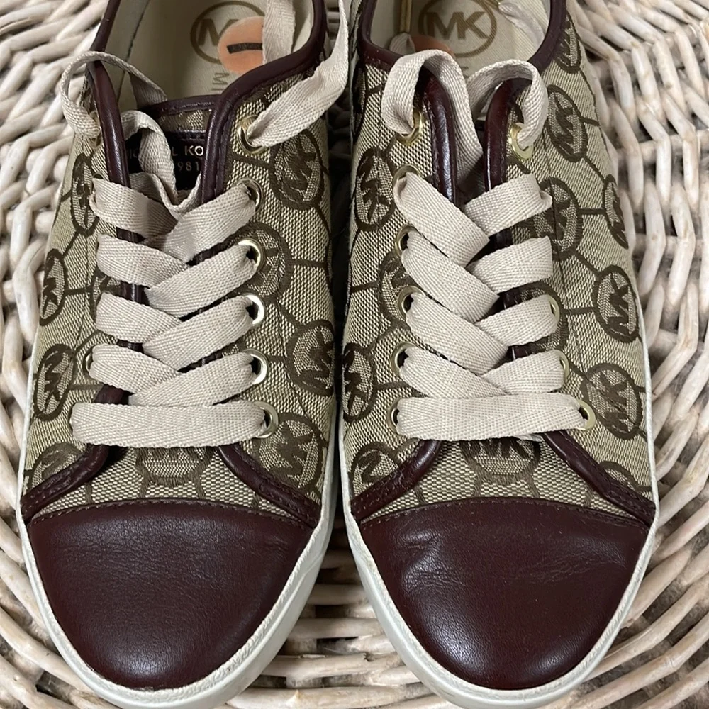 Michael Kors SALE! - Picture 3 of 12